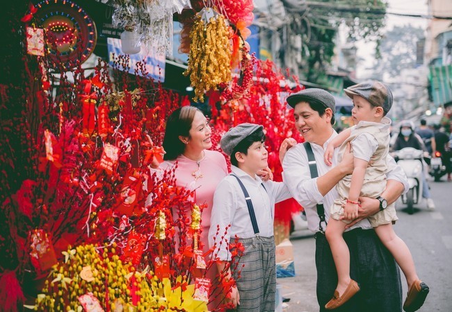 Nghệ sĩ Việt khoe ảnh đoàn viên bên gia đình mừng xuân Nhâm Dần - ảnh 3