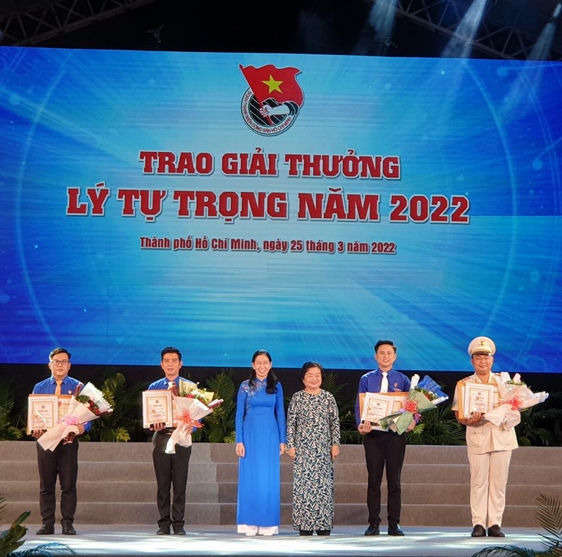 TP.HCM vinh danh Cán bộ Đoàn tiêu biểu và trao giải Hồ Hảo Hớn 2022 - ảnh 2