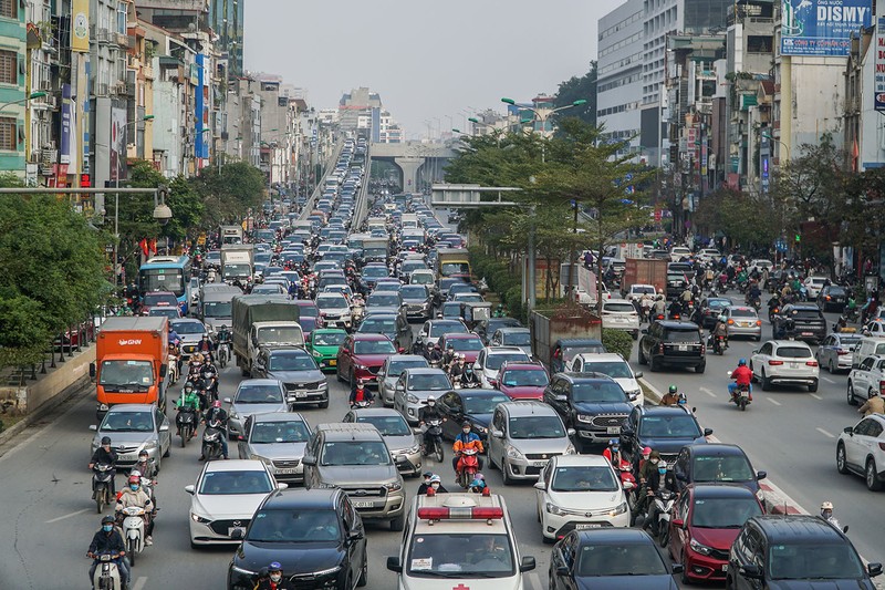 Chùm ảnh: Nhiều tuyến phố Hà Nội ùn tắc dịp cận Tết Nguyên đán 2022 - ảnh 4