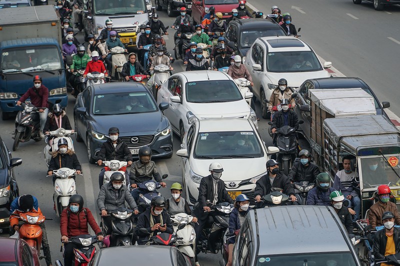 Chùm ảnh: Nhiều tuyến phố Hà Nội ùn tắc dịp cận Tết Nguyên đán 2022 - ảnh 3