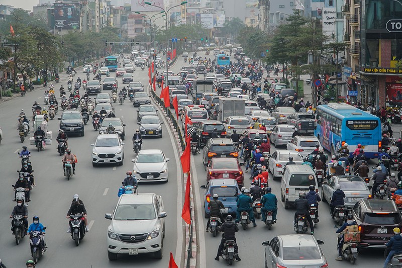 Chùm ảnh: Nhiều tuyến phố Hà Nội ùn tắc dịp cận Tết Nguyên đán 2022 - ảnh 2