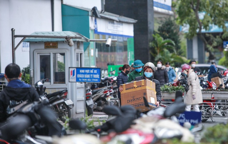 Hà Nội: Giá kit test tăng cao, quầy thuốc 'cháy’ hàng - ảnh 1