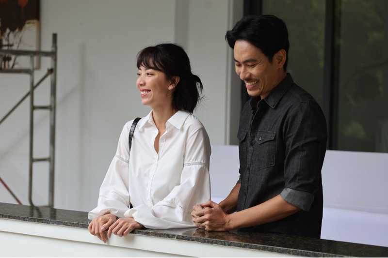 'Chìa khoá trăm tỷ' tung nụ hôn điện ảnh đầu tiên của Thu Trang  - ảnh 2