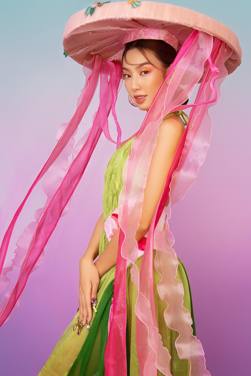 Hoa hậu Thùy Tiên đẹp chuẩn Á Đông trong bộ ảnh Tết - ảnh 6