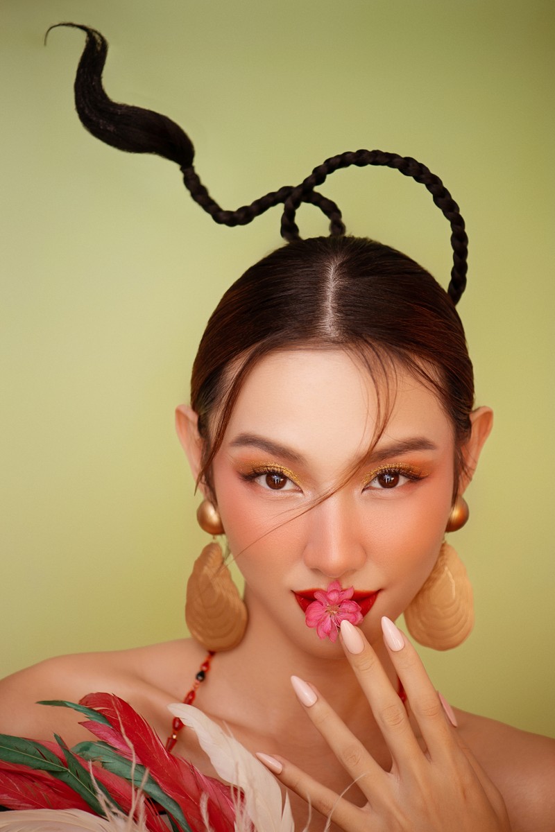 Hoa hậu Thùy Tiên đẹp chuẩn Á Đông trong bộ ảnh Tết - ảnh 3