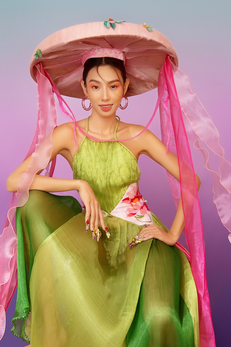 Hoa hậu Thùy Tiên đẹp chuẩn Á Đông trong bộ ảnh Tết - ảnh 1