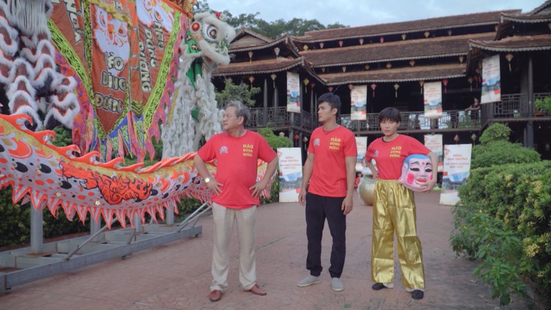 Kha Ly vào vai cô nhà văn trong tập 1 'Vũ điệu đón xuân' - ảnh 3