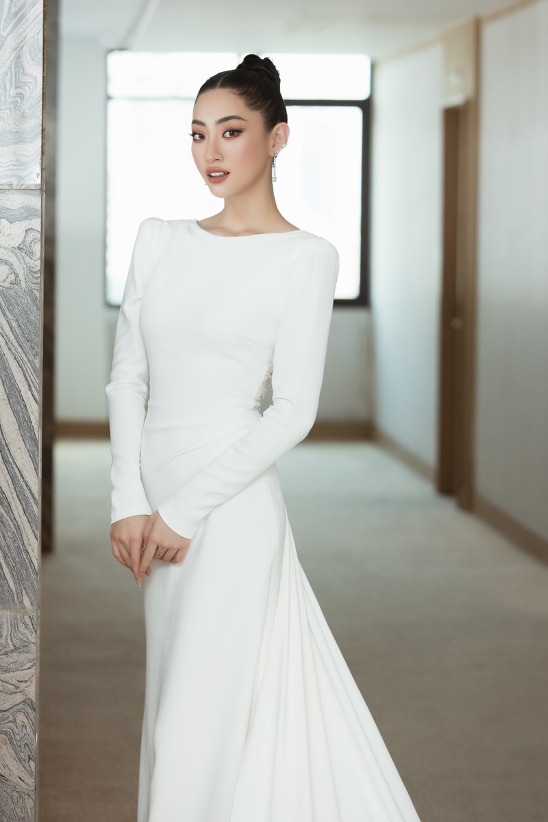 Lương Thùy Linh trở thành tâm điểm sự kiện với bộ váy cưới 6.000 USD - ảnh 4