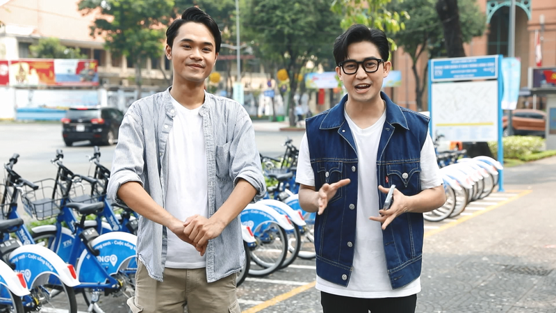 MC Quốc Bảo và Huỳnh Thanh Trực đua xe đạp công cộng - ảnh 5