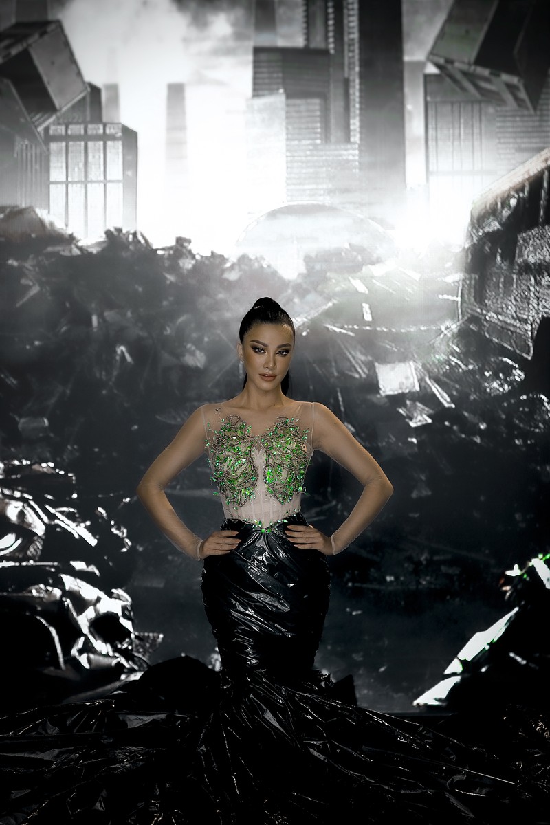 Ngỡ ngàng trang phục làm từ… rác cùng Kim Duyên đến Miss Universe 2021  - ảnh 9
