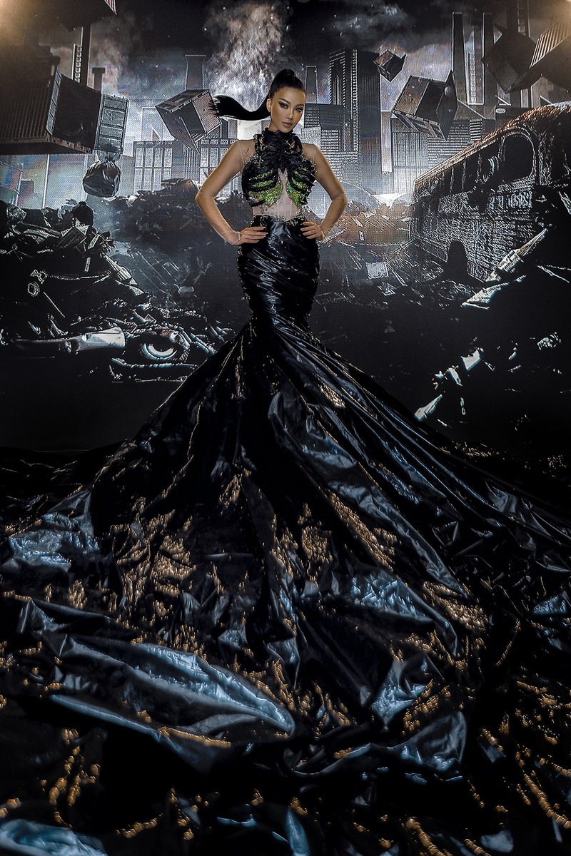 Ngỡ ngàng trang phục làm từ… rác cùng Kim Duyên đến Miss Universe 2021  - ảnh 10