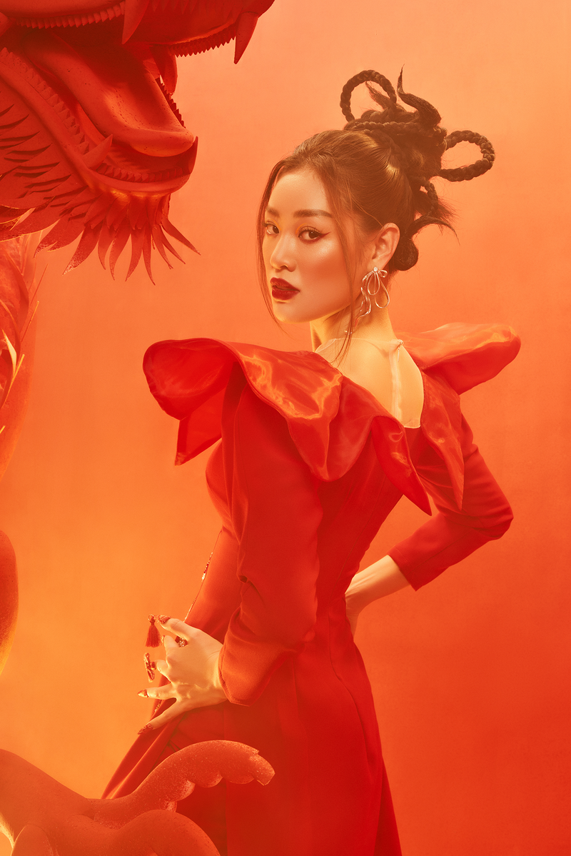 Hoa hậu Khánh Vân đẹp huyền bí, ma mị trong bộ ảnh xuân - ảnh 9