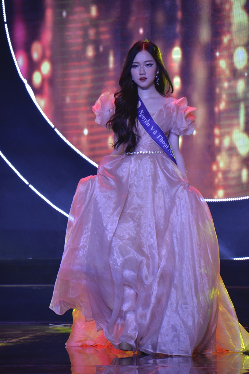 Nữ sinh 16 tuổi đăng quang 'Miss Teen International Việt Nam 2021' là ai? - ảnh 11