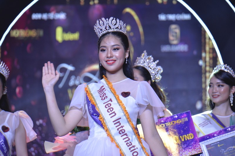 Nữ sinh 16 tuổi đăng quang 'Miss Teen International Việt Nam 2021' là ai? - ảnh 1