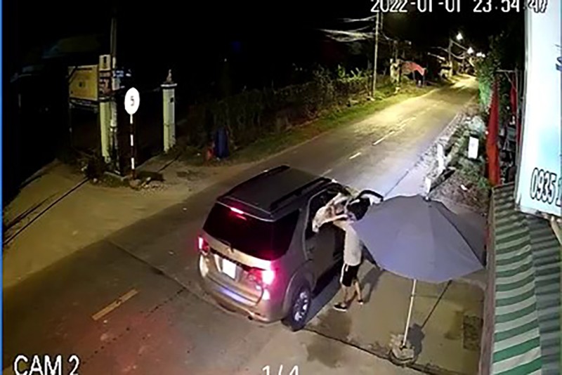 Camera ghi cảnh nhóm đi ô tô trộm chó ở Củ Chi - ảnh 3