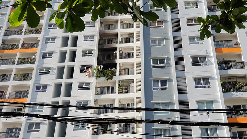 Cháy chung cư ở quận Tân Phú, 2 phụ nữ rơi lầu 10 tử vong - ảnh 1