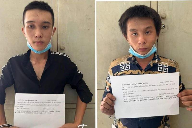 Công an quận Tân Phú khen thưởng 2 nữ sinh chạy bộ bắt cướp - ảnh 2