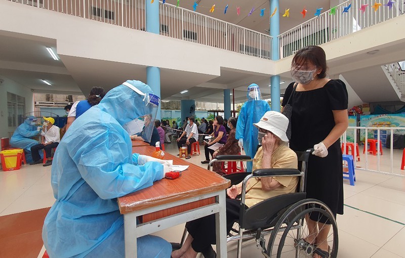 Phú Nhuận hoàn thành tiêm vaccine mũi 3 cho gần 130 nghìn người - ảnh 1
