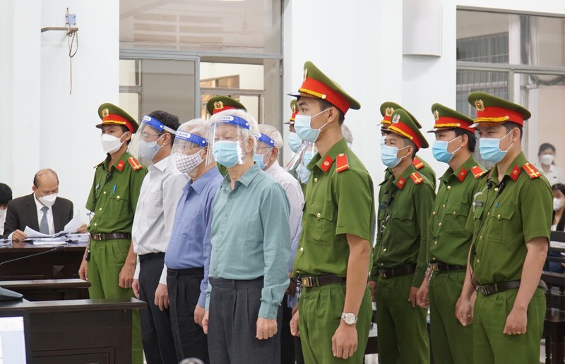 2 cựu chủ tịch Khánh Hòa bị đề nghị từ 5 đến 7 năm tù  - ảnh 1