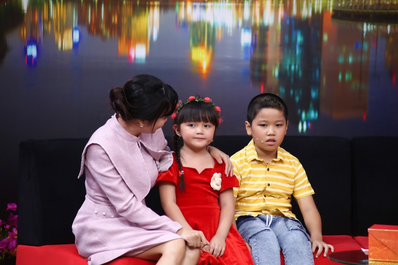 MC Ốc Thanh Vân rơi nước mắt trước lá thư của cậu bé 10 tuổi gửi ba - ảnh 4