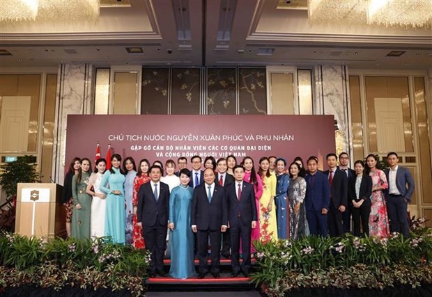 Chủ tịch nước gặp mặt cán bộ Đại sứ quán và kiều bào Việt Nam ở Singapore - ảnh 1
