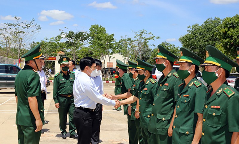 Phó Thủ tướng Phạm Bình Minh thăm đồn biên phòng ở Bình Phước - ảnh 2