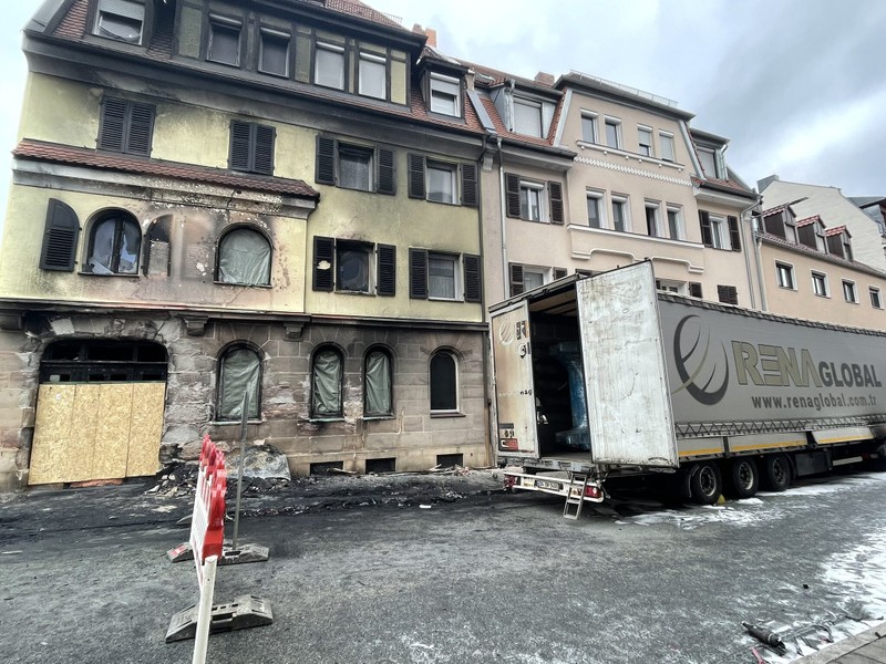 VIDEO: Tài xế xe tải say xỉn tông hơn 30 xe gây cháy lớn ở Đức - ảnh 2