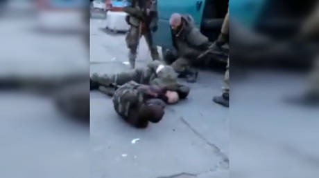Moscow, Kiev điều tra video cho thấy quân đội Ukraine tra tấn tù binh Nga - ảnh 1