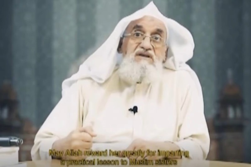 Thủ lĩnh al-Qaeda Ayman al-Zawahri tung video, xua tan tin đồn mình đã chết - ảnh 1