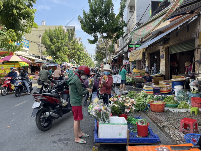 Hoa đồng tiền tăng giá chóng mặt ngày vía Thần tài - ảnh 3