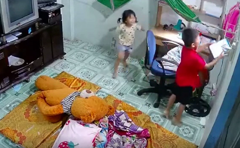 Tặng iPad cho 2 cháu nhỏ bị cướp đe dọa tại Đồng Nai - ảnh 1