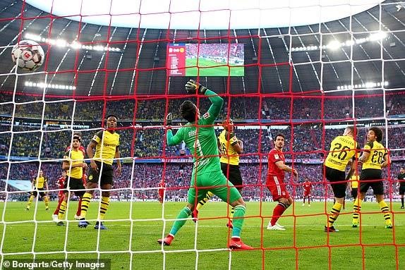 Dortmund mất ngôi đầu, thua tan nát trước Bayern vì người cũ - ảnh 1