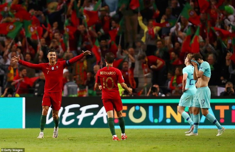 Ronaldo và Bồ Đào Nha lên đỉnh châu Âu - ảnh 4