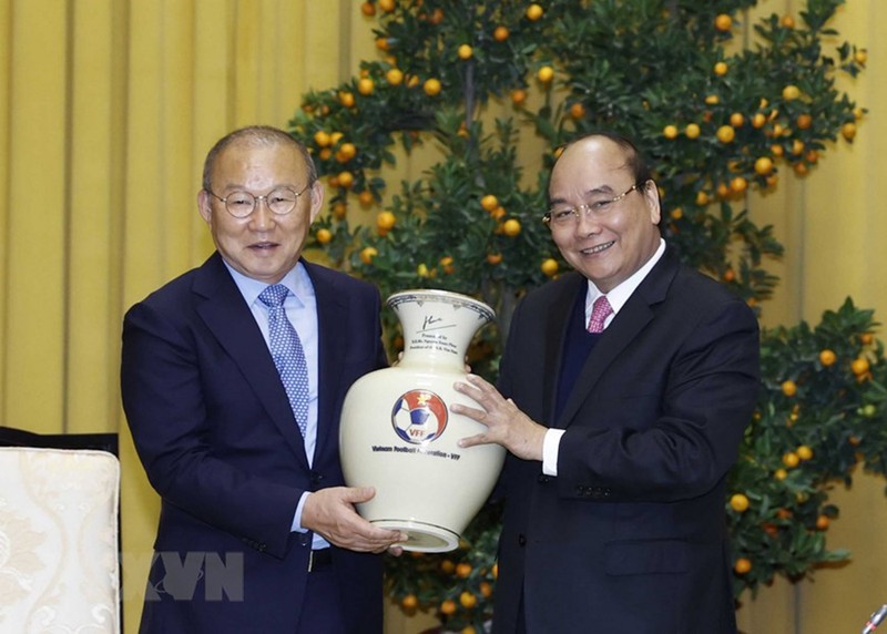 Chủ tịch nước đề nghị khen thưởng thầy Park, HLV Chung và tuyển VN - ảnh 4
