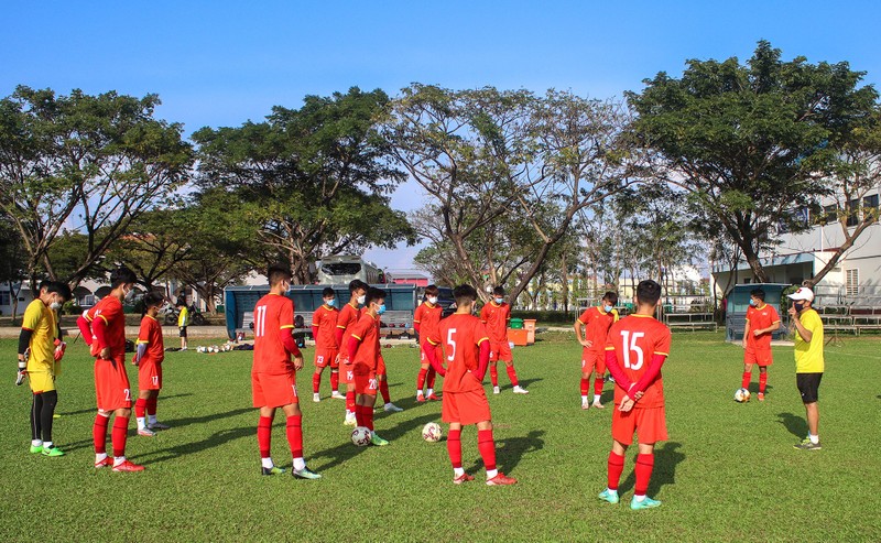 Tuyển thủ U-23 Việt Nam đi đường bộ sang Campuchia để kịp đấu Thái Lan - ảnh 3