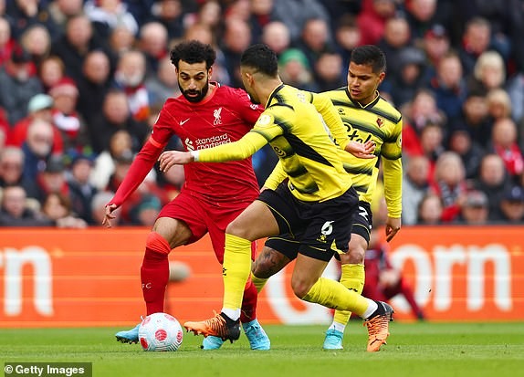 Hạ Watford, Liverpool soán ngôi đầu Premier League của Man City - ảnh 2