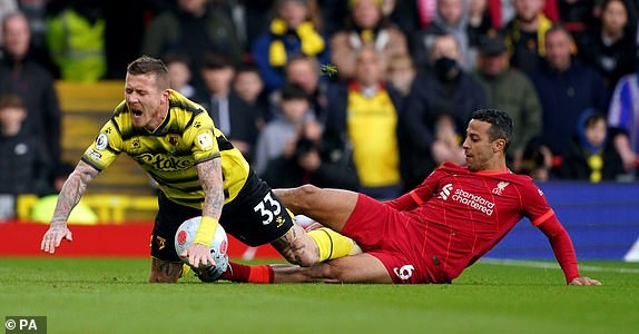 Hạ Watford, Liverpool soán ngôi đầu Premier League của Man City - ảnh 3