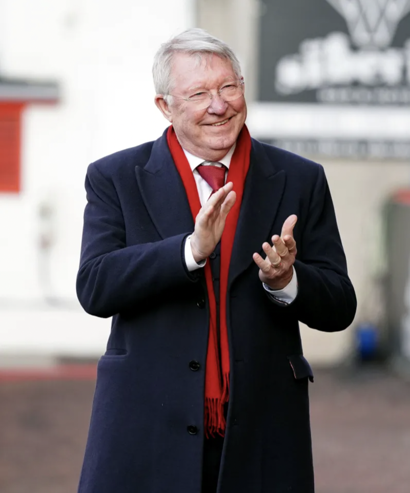 Sir Alex Ferguson kiếm tiền khủng khiếp mỗi tuần - ảnh 2