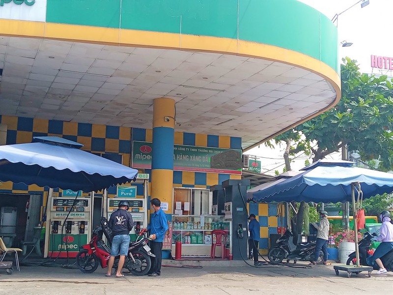 Nhiều cửa hàng xăng dầu tại TP.HCM, An Giang, Lâm Đồng bán lại  - ảnh 1
