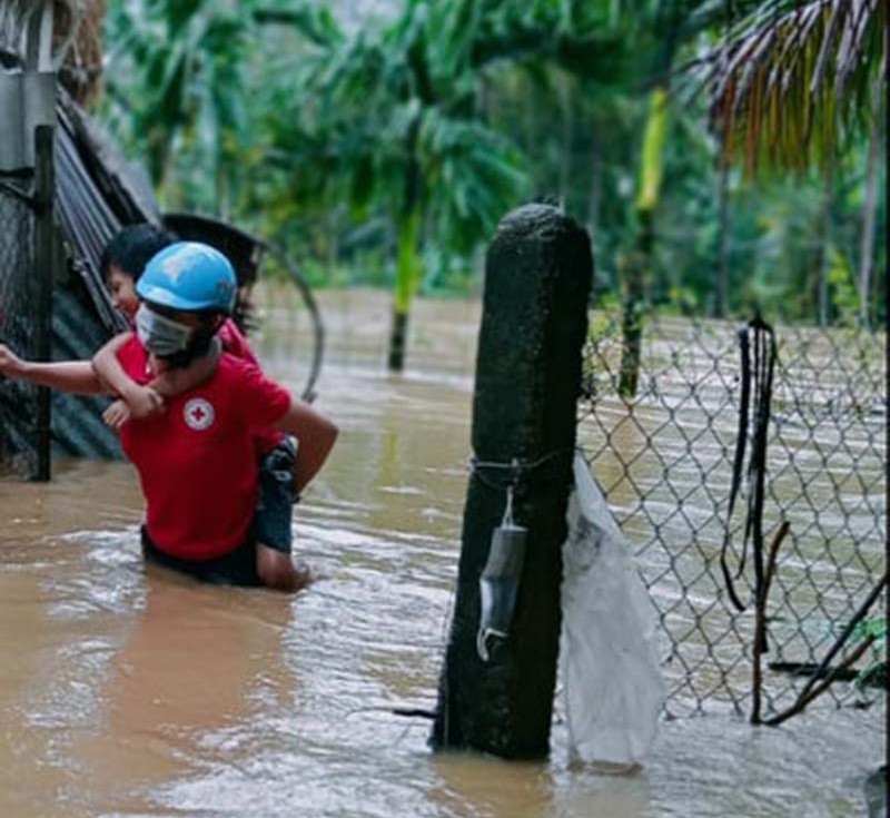 Hàng ngàn ngôi nhà ở Bình Định bị ngập, có nơi chìm sâu hơn 1 m - ảnh 14