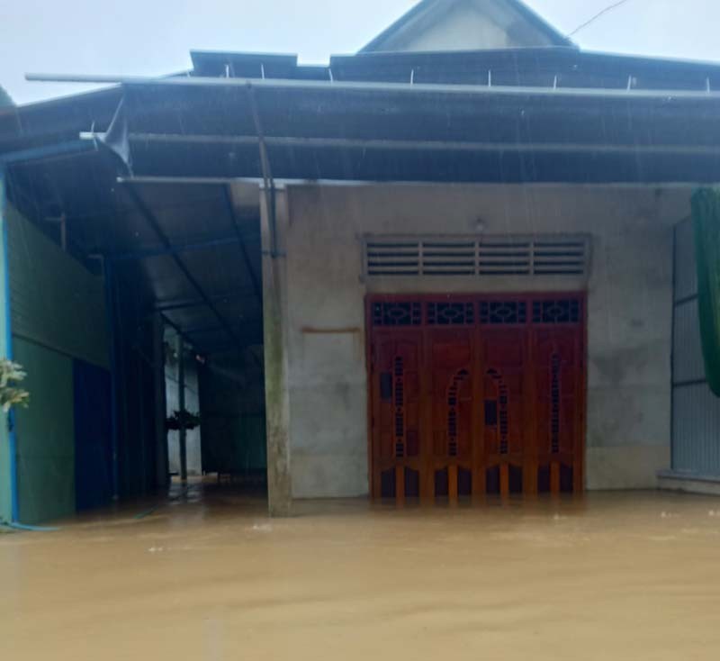Hàng ngàn ngôi nhà ở Bình Định bị ngập, có nơi chìm sâu hơn 1 m - ảnh 5