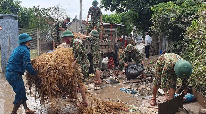 Tang thương làng nghèo sau lũ dữ ở Phú Yên  - ảnh 7