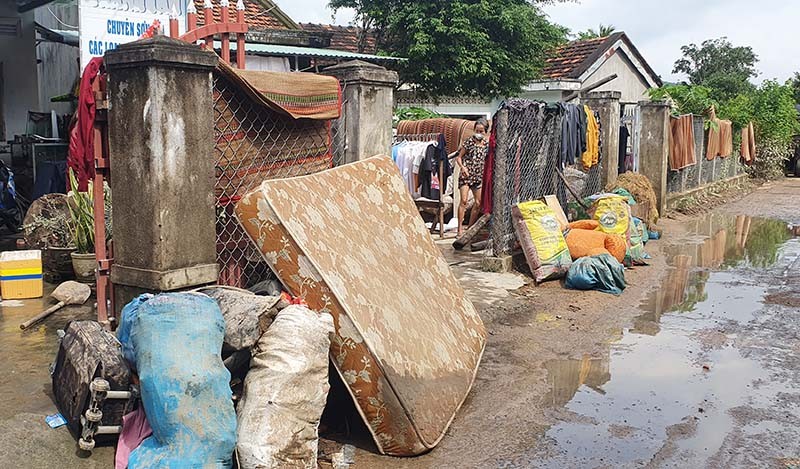 Tang thương làng nghèo sau lũ dữ ở Phú Yên  - ảnh 8