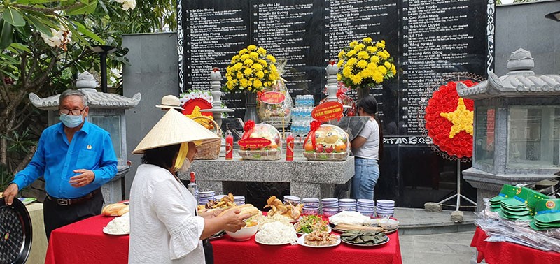 Hàng ngàn người đến Khu tưởng niệm tri ân 'Những người nằm lại phía chân trời' - ảnh 4