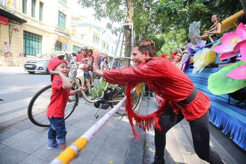Hà Nội sôi động với Carnival và Liên hoan múa rồng - ảnh 3