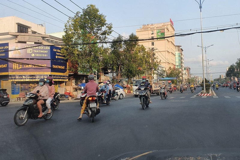 Cà Mau: Ngày đầu triển khai cho F0 đi làm chưa ghi nhận phức tạp - ảnh 1