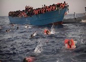 Lật tàu ngoài khơi Libya, nghi 90 người thiệt mạng