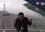 MC Trung Quốc bị sét đánh khi đang dẫn chương trình