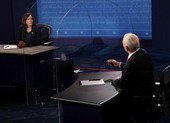 Tranh luận Pence-Harris:Dân chủ công kích vấn đề COVID-19