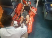 Xuyên đêm ‘cưỡi’ sóng cứu ngư dân nguy kịch gần Hoàng Sa